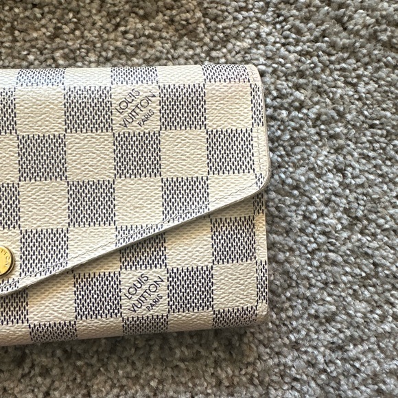 Louis Vuitton Sarah Wallet - Picture 14 of 16